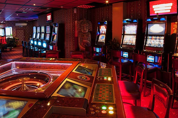 Live dealer at kapten 69 Starlight Princess studio managing a Blackjack table with HD camera feed