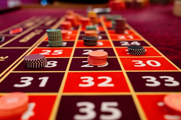 kapten 69 Taiwan Pools croupier broadcasting live Blackjack game from professional studio